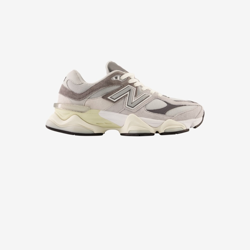 NEW BALANCE 9060 in GREY/WHITE MENS 7 WOMAN 8.5